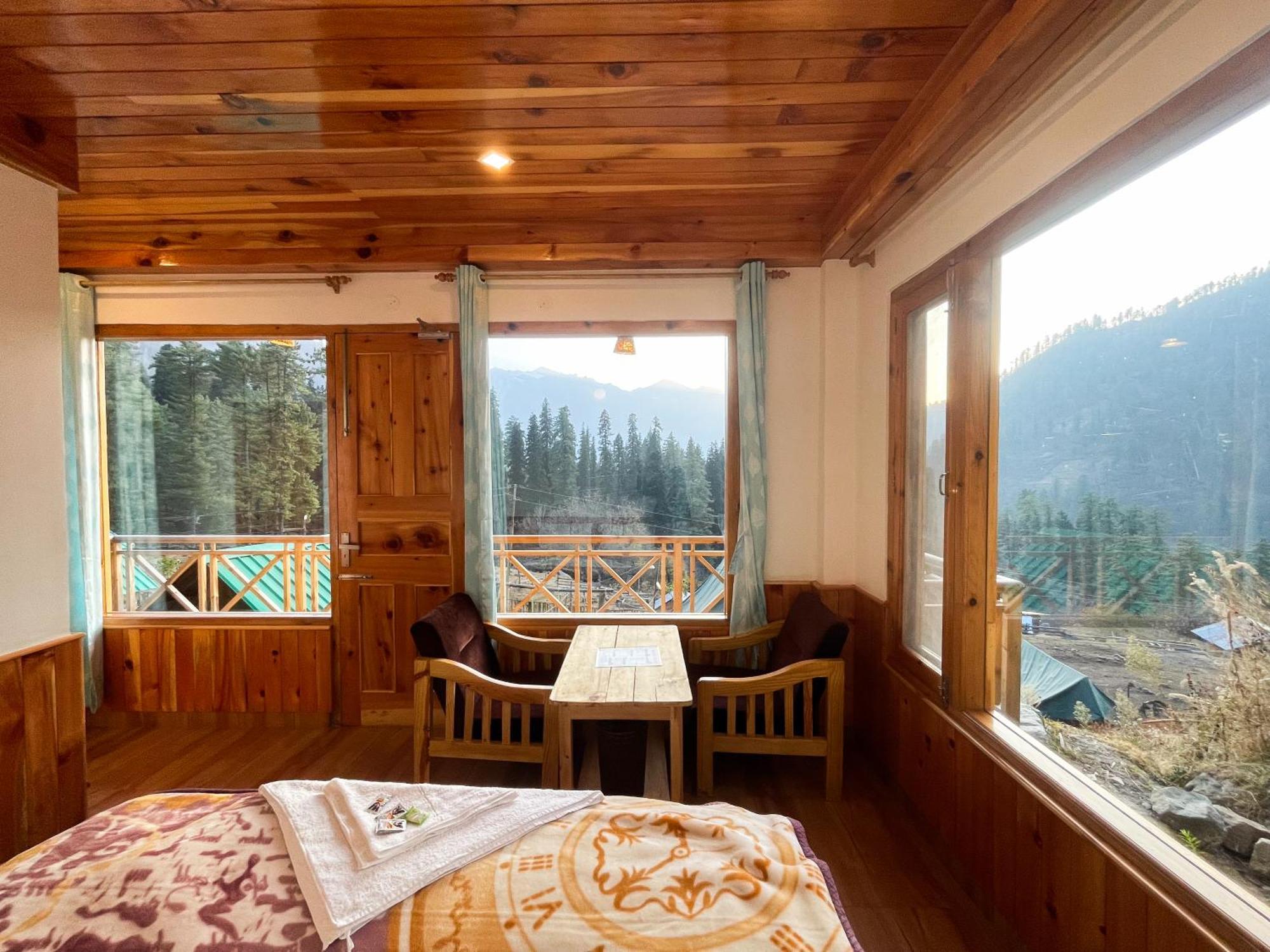 Singing Woods Kutla Hotel Kullu Bagian luar foto