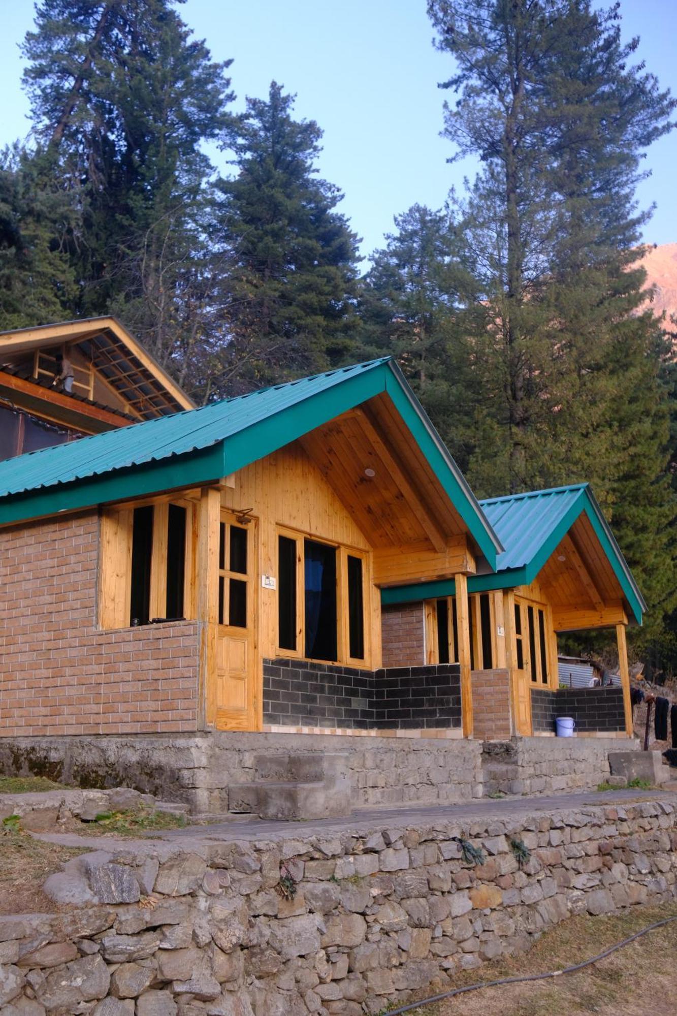 Singing Woods Kutla Hotel Kullu Bagian luar foto