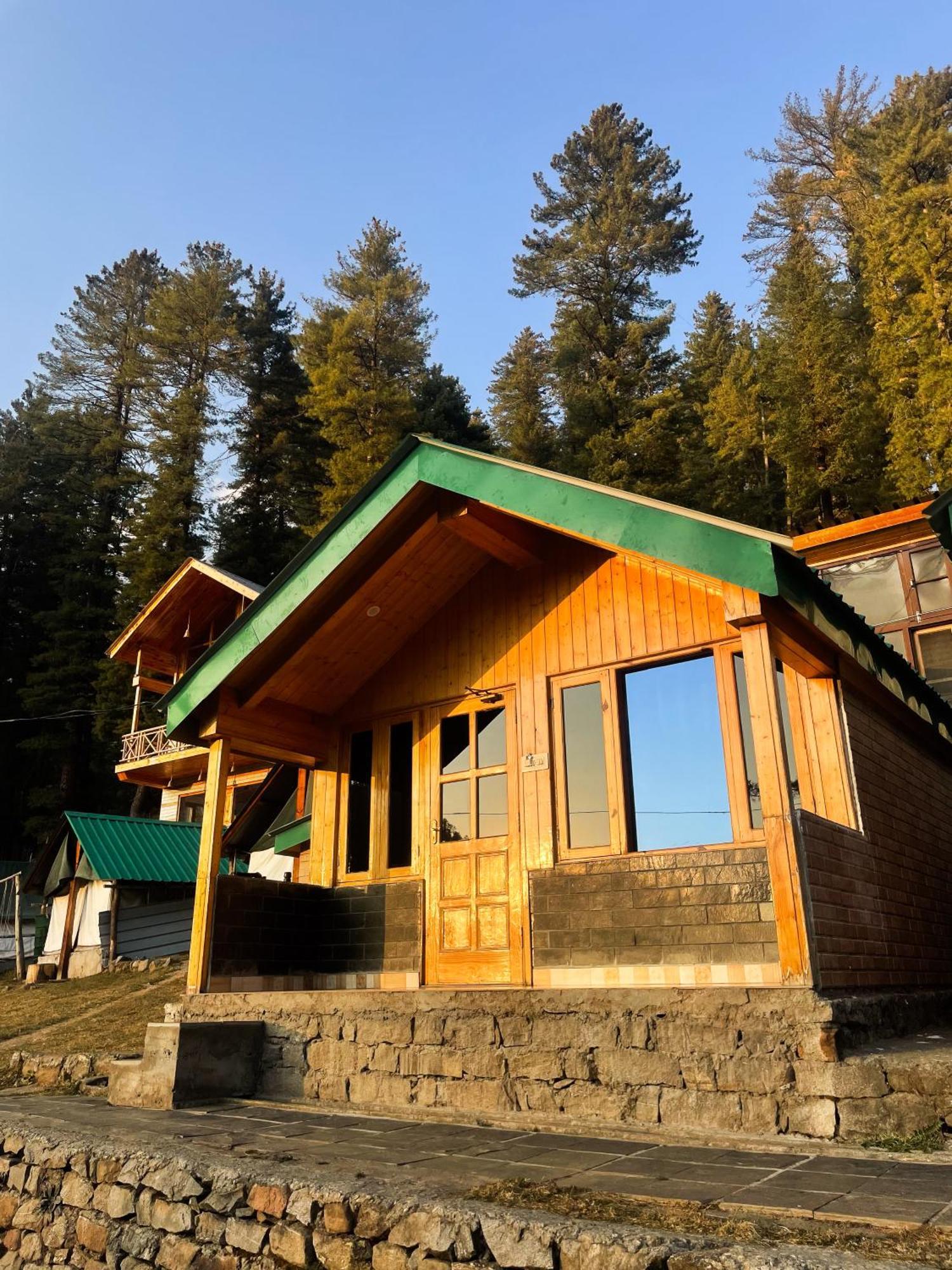 Singing Woods Kutla Hotel Kullu Bagian luar foto