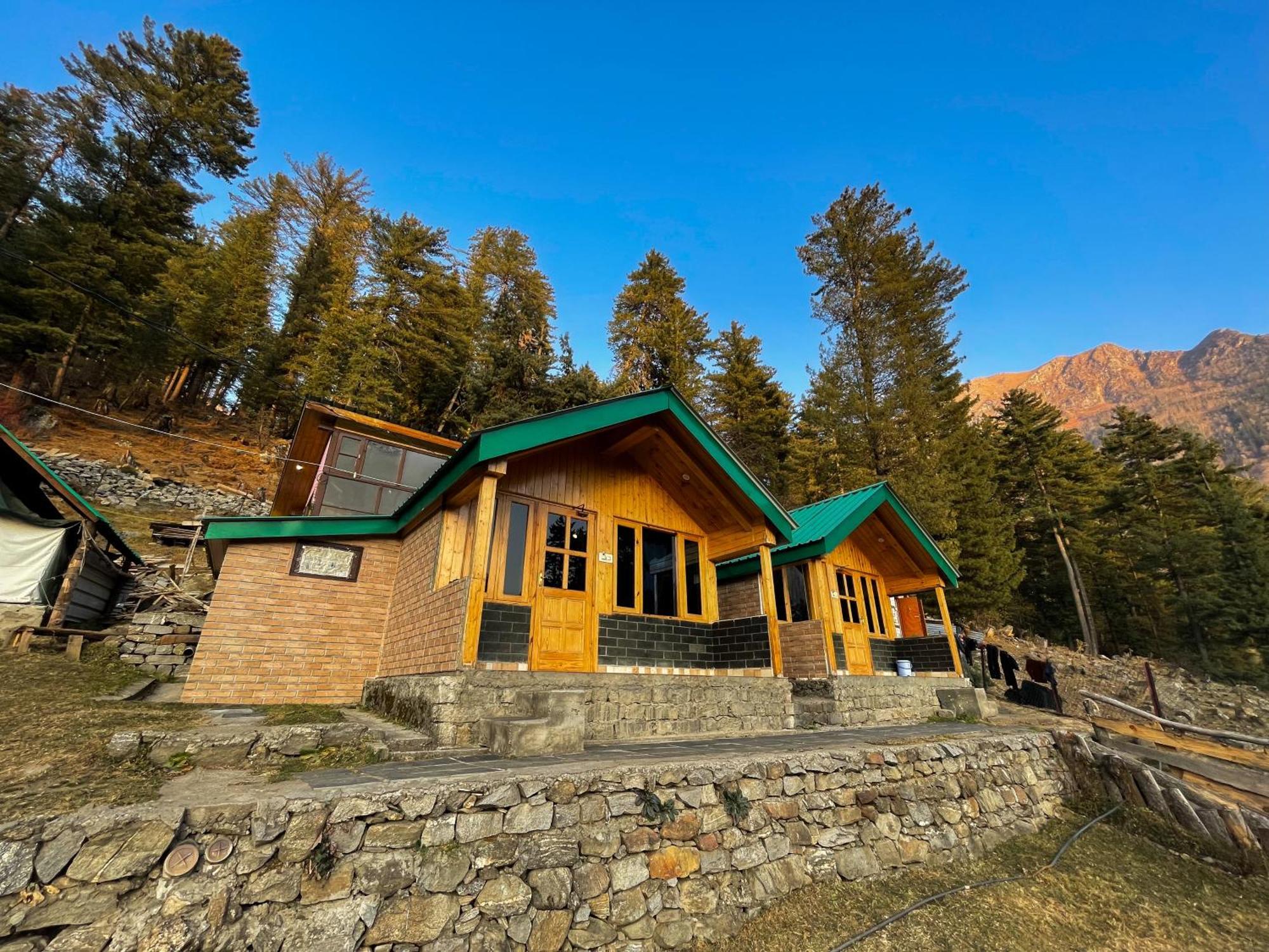 Singing Woods Kutla Hotel Kullu Bagian luar foto